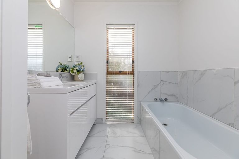 Photo of property in 47 Stapleford Crescent, Browns Bay, Auckland, 0630