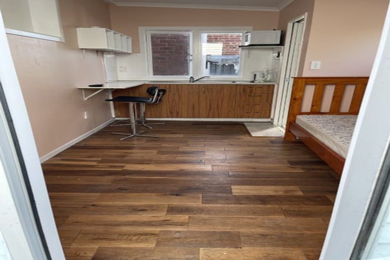 Photo of property in 247a Glenfield Road, Hillcrest, Auckland, 0627