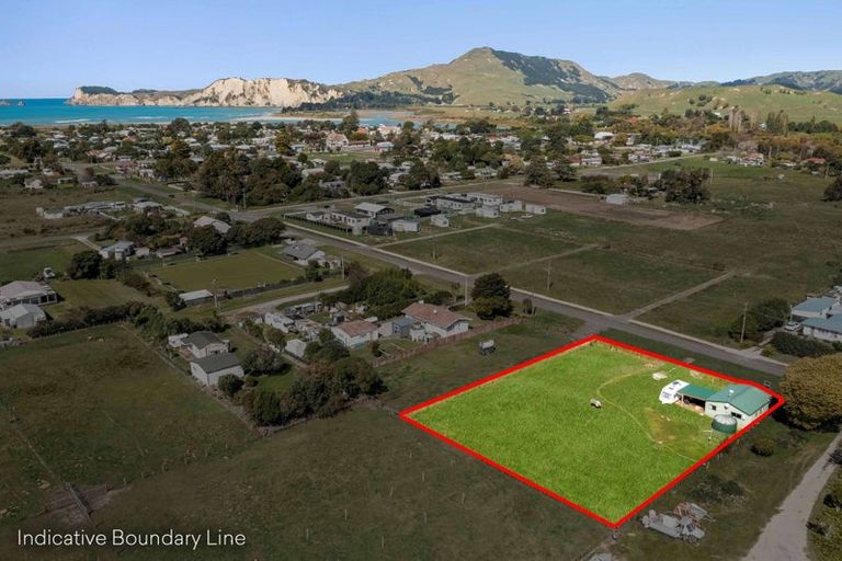 Photo of property in 37 Banks Street, Tolaga Bay, 4077