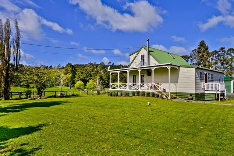 Photo of property in 20 Waitoki Road, Waitoki, Kaukapakapa, 0871