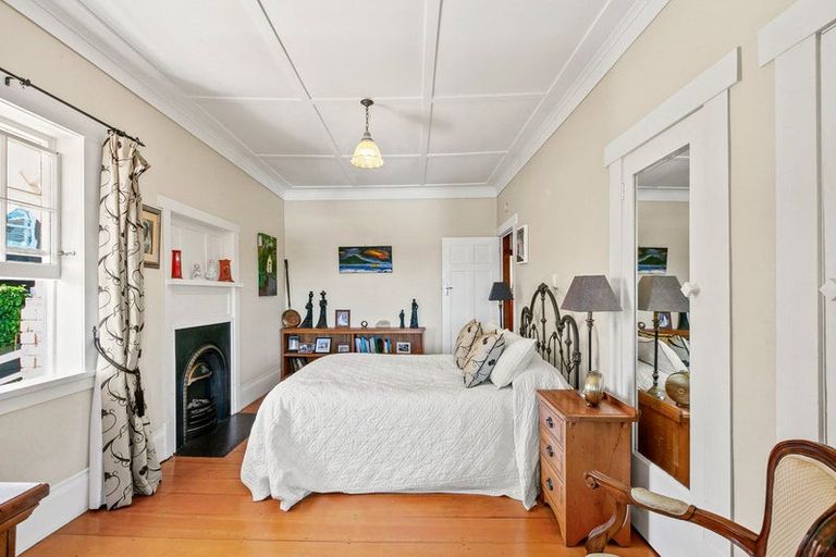 Photo of property in 124 Pendarves Street, New Plymouth, 4312