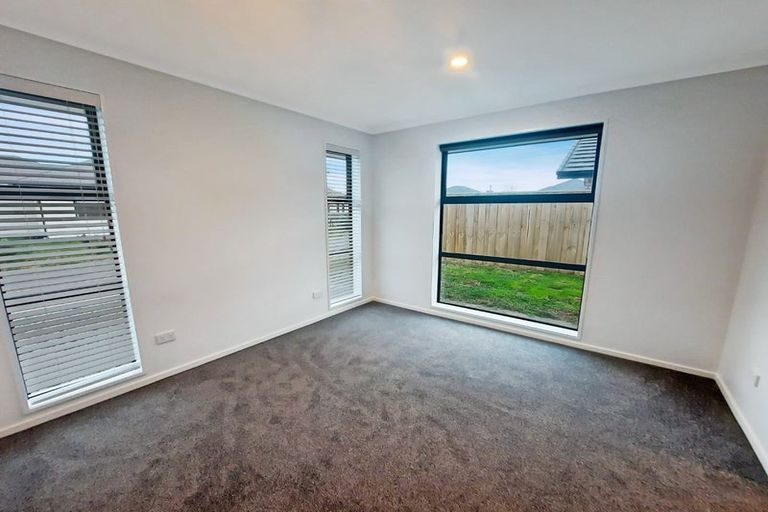 Photo of property in 4 Piwakawaka Lane, Pegasus, 7612