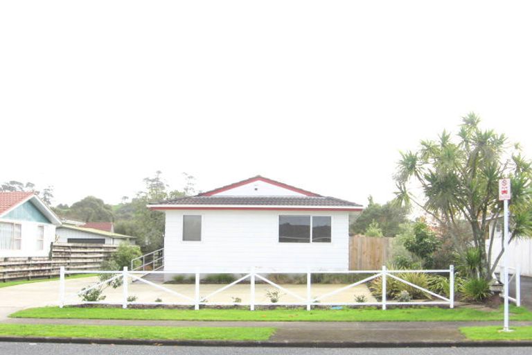 Photo of property in 15 Casuarina Road, Half Moon Bay, Auckland, 2012