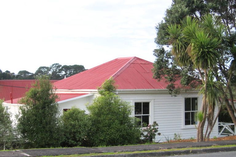 Photo of property in 19 Cumberland Street, Leigh, 0985