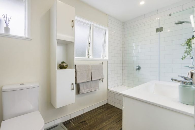 Photo of property in 25 Agincourt Street, Glenfield, Auckland, 0629