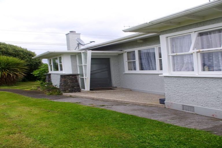 Photo of property in 28 Napier Street, Opunake, 4616