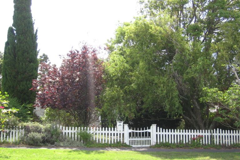 Photo of property in 15 Summer Street, Stanley Point, Auckland, 0624