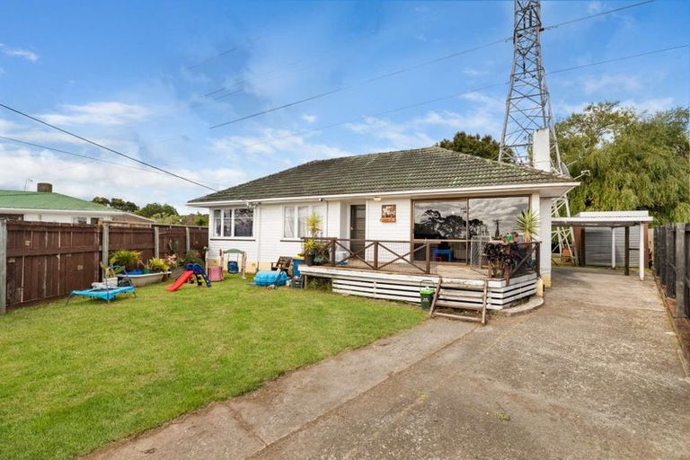 Photo of property in 23 Bedford Street, Te Atatu South, Auckland, 0610
