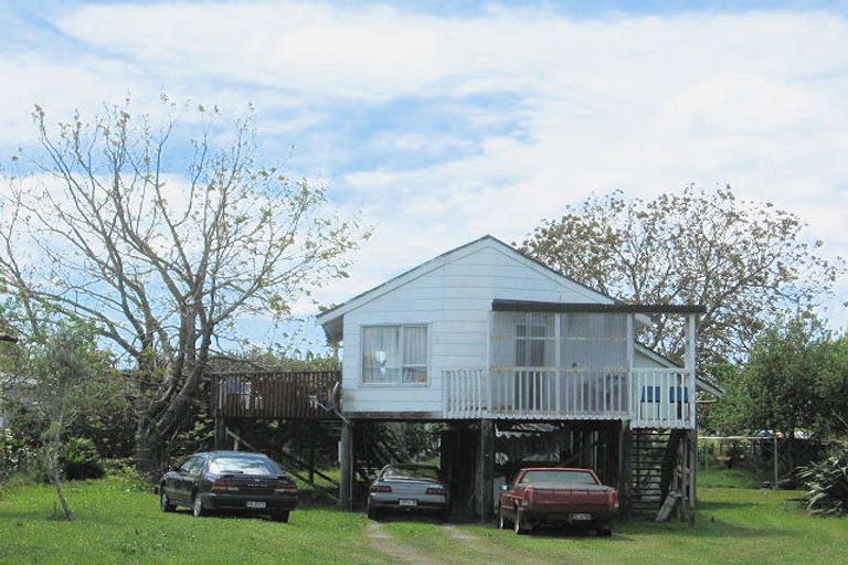 Photo of property in 23 Main Road, Tolaga Bay, 4077
