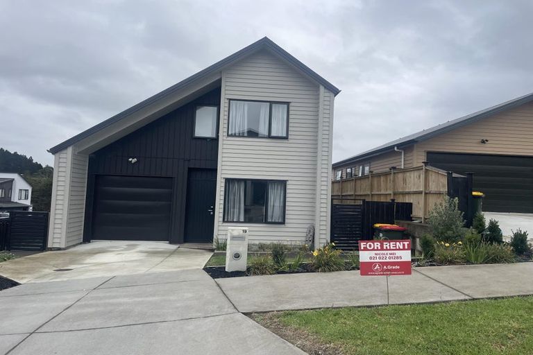 Photo of property in 19 Paparahi Place, Wainui, Silverdale, 0992