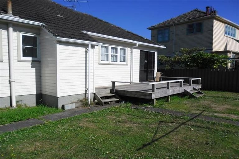 Photo of property in 54 Molesworth Street, Taita, Lower Hutt, 5011