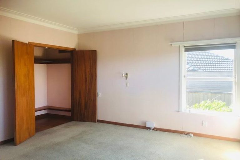Photo of property in 314 East Coast Road, Forrest Hill, Auckland, 0620
