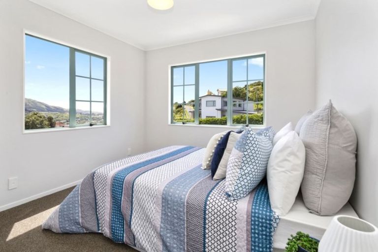 Photo of property in 128 Woodman Drive, Tawa, Wellington, 5028