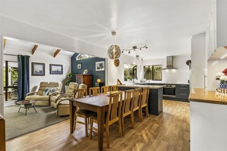 Photo of property in 2/22 Lagoon Way, West Harbour, Auckland, 0618