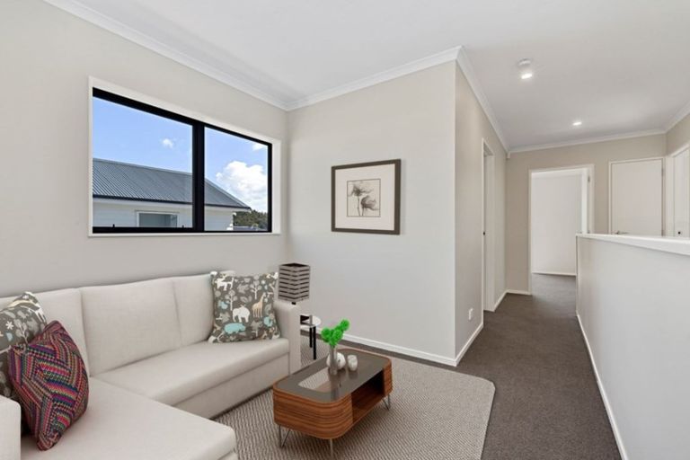 Photo of property in 45 William Wallbank Crescent, Swanson, Auckland, 0614