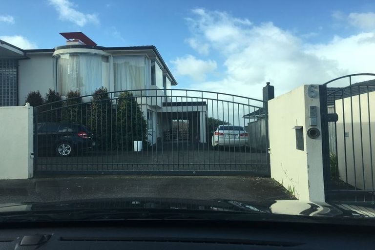 Photo of property in 6 Sampson Lane, Northcote, Auckland, 0627