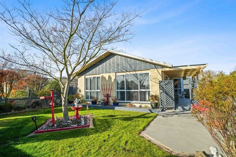 Photo of property in 22 Kathleen Crescent, Hornby, Christchurch, 8042