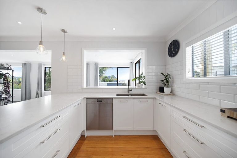 Photo of property in 15 Sea View Terrace, Cockle Bay, Auckland, 2014