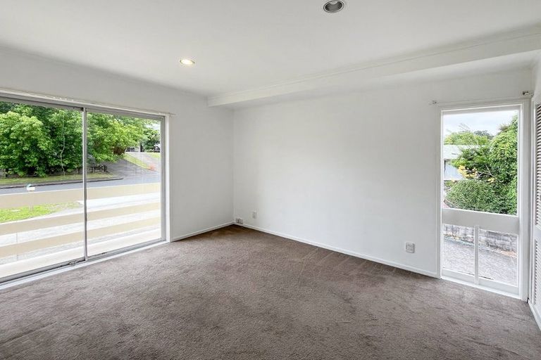 Photo of property in 12 Thomas Avenue, Te Atatu Peninsula, Auckland, 0610