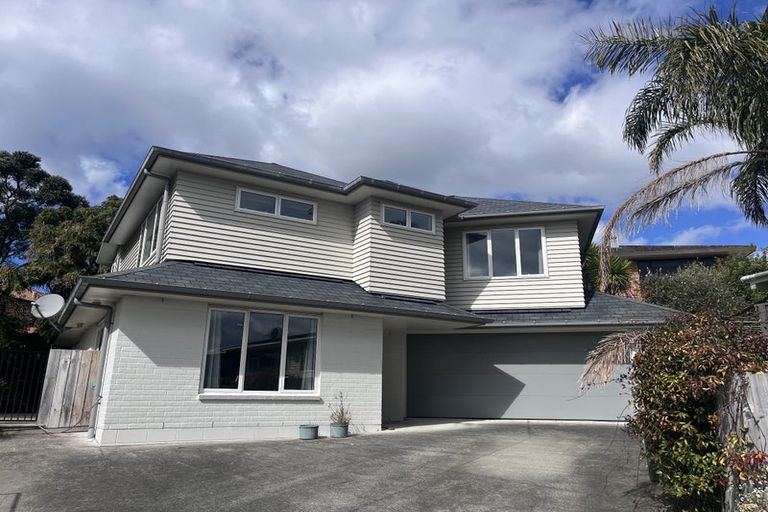 Photo of property in 873a Beach Road, Waiake, Auckland, 0630