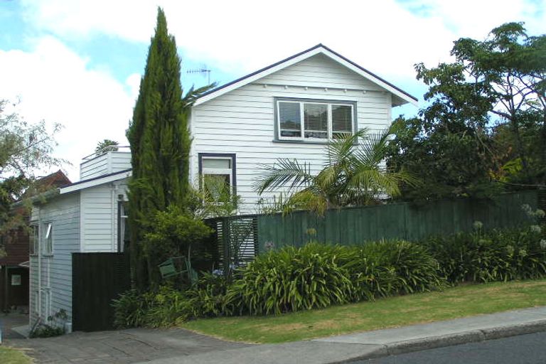 Photo of property in 1/25 Belle Vue Avenue, Northcote Point, Auckland, 0627