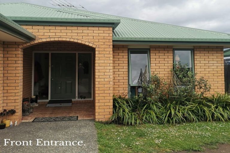 Photo of property in 6 Warner Place, Heathcote Valley, Christchurch, 8022