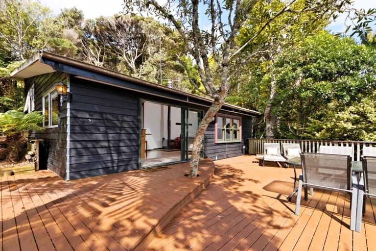 Photo of property in 107 Lone Kauri Road, Karekare, Auckland, 0772