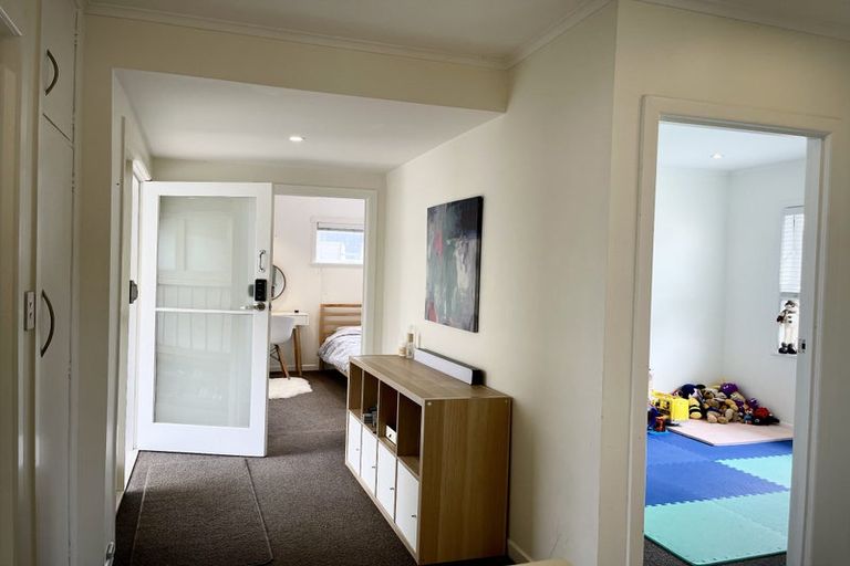 Photo of property in 1/894 East Coast Road, Northcross, Auckland, 0630