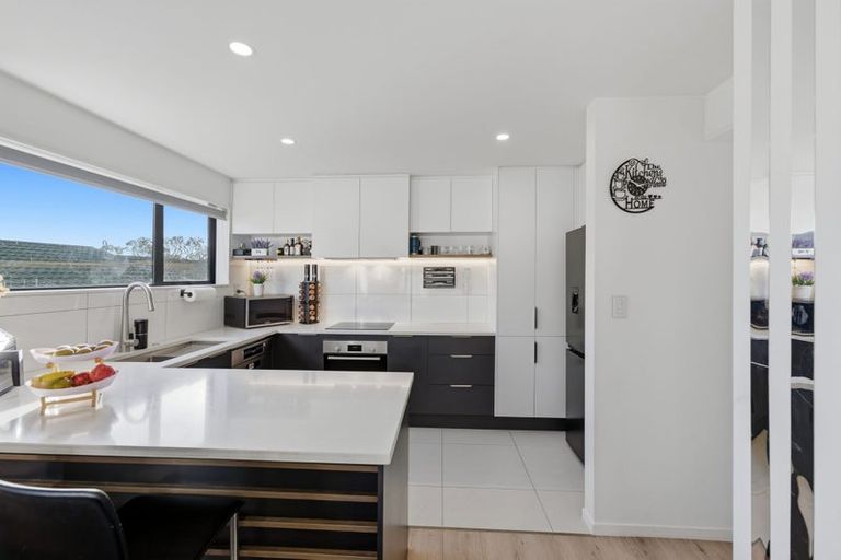 Photo of property in 70d Stanley Road, Glenfield, Auckland, 0629