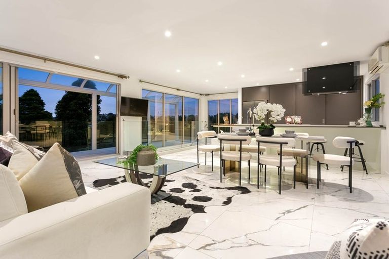 Photo of property in 35a Seaview Avenue, Northcote, Auckland, 0627