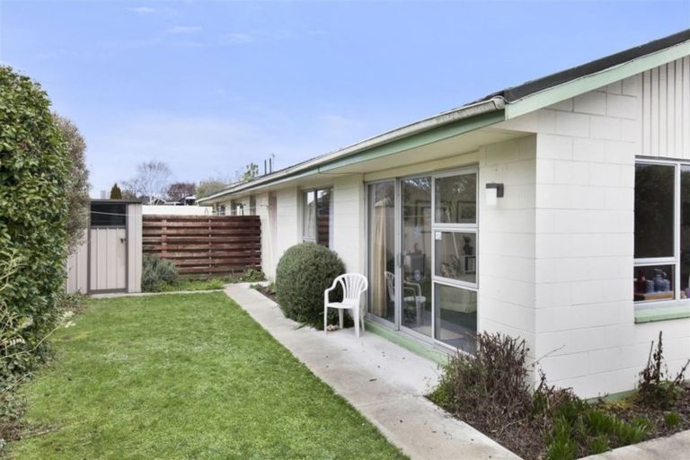 Photo of property in 2/139 Weston Road, St Albans, Christchurch, 8052