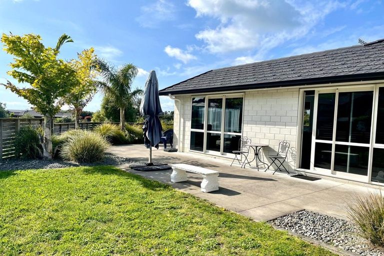 Photo of property in 22 Lakeside Terrace, Omokoroa, 3114