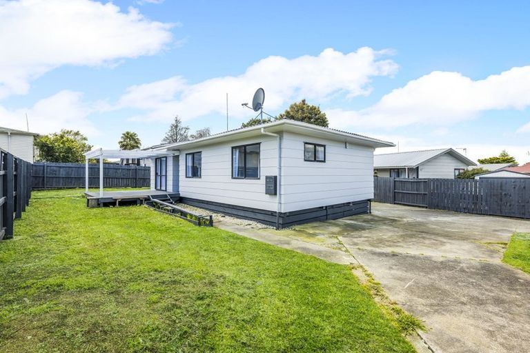Photo of property in 1/98 Shifnal Drive, Randwick Park, Auckland, 2105