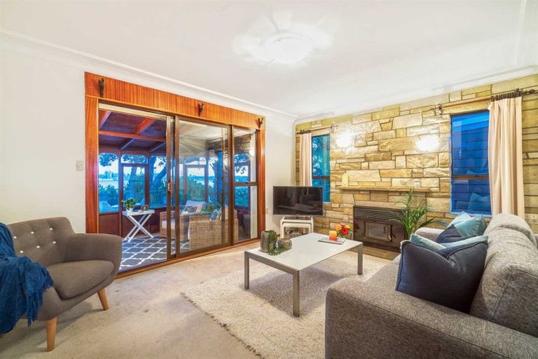 Photo of property in 57 Sylvan Avenue, Northcote, Auckland, 0627