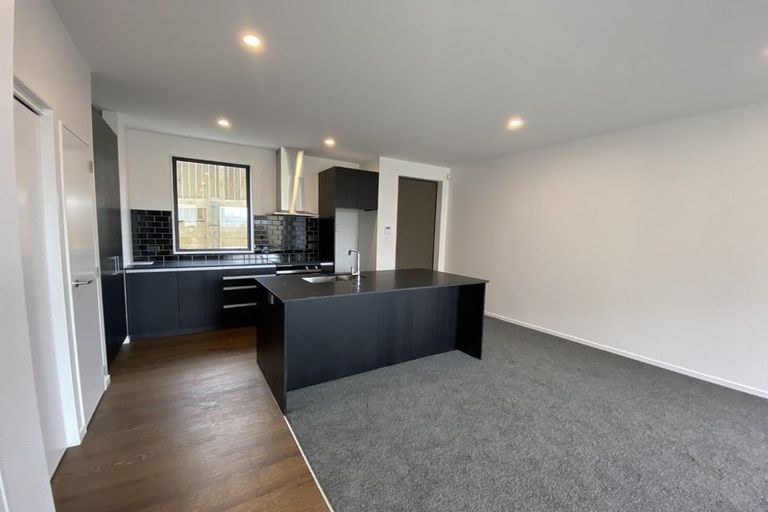 Photo of property in 4/62 Spenmoor Street, Newlands, Wellington, 6037