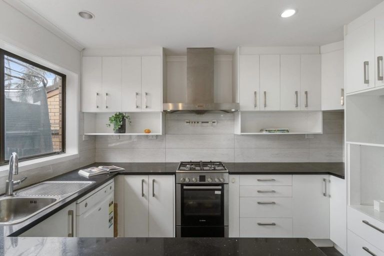 Photo of property in 4 Baronie Court, Half Moon Bay, Auckland, 2012