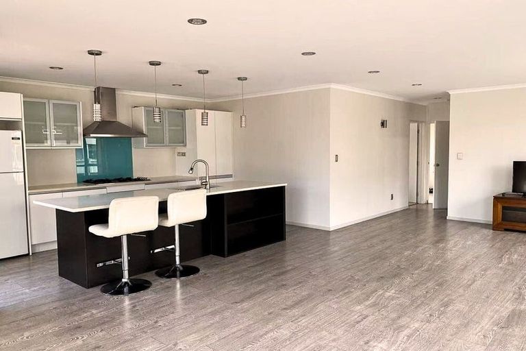 Photo of property in 35 South Kensington Way, Henderson, Auckland, 0612