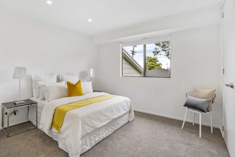 Photo of property in 1/1 Meadowvale Avenue, Forrest Hill, Auckland, 0620