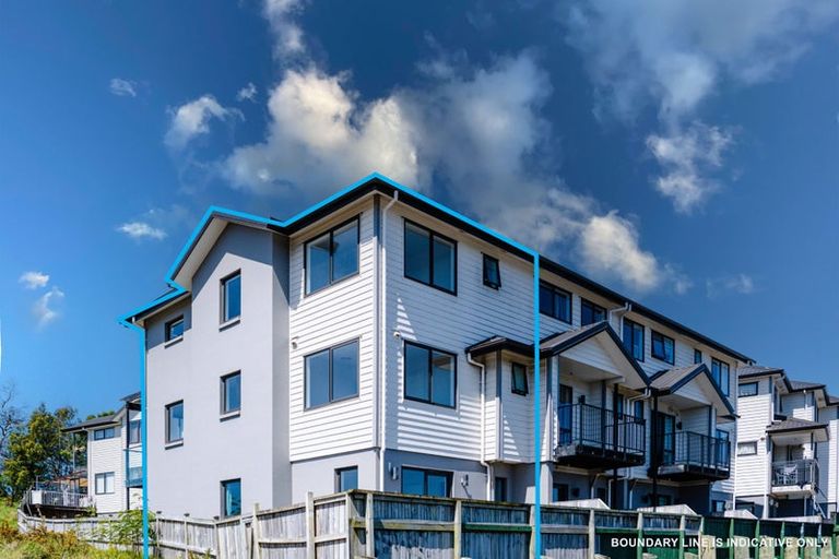 Photo of property in 1 Peony Mews, Oteha, Auckland, 0632