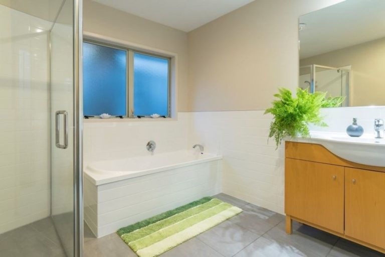 Photo of property in 36 Rewarewa Place, Matua, Tauranga, 3110