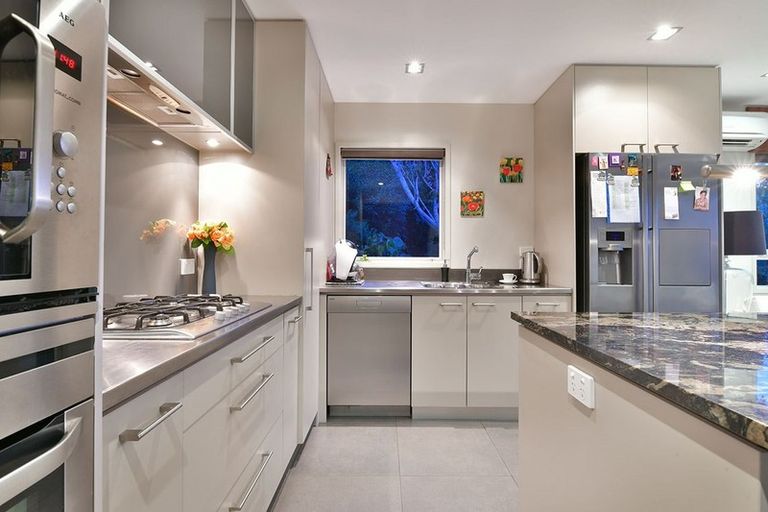 Photo of property in 83 William Bayes Place, Red Beach, 0932