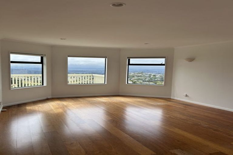 Photo of property in 99 Ashton Fitchett Drive, Brooklyn, Wellington, 6021