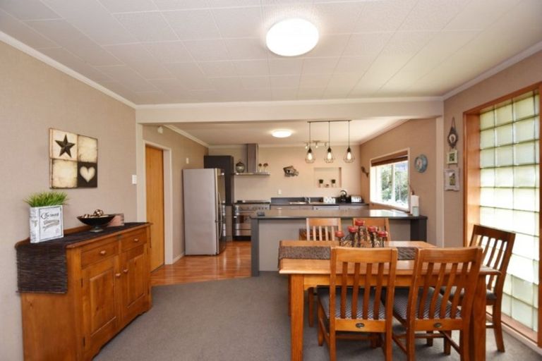 Photo of property in 70 Seaward Road, Edendale, 9825