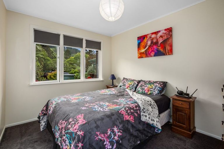 Photo of property in 8 Woodstock Terrace, Tawa, Wellington, 5028