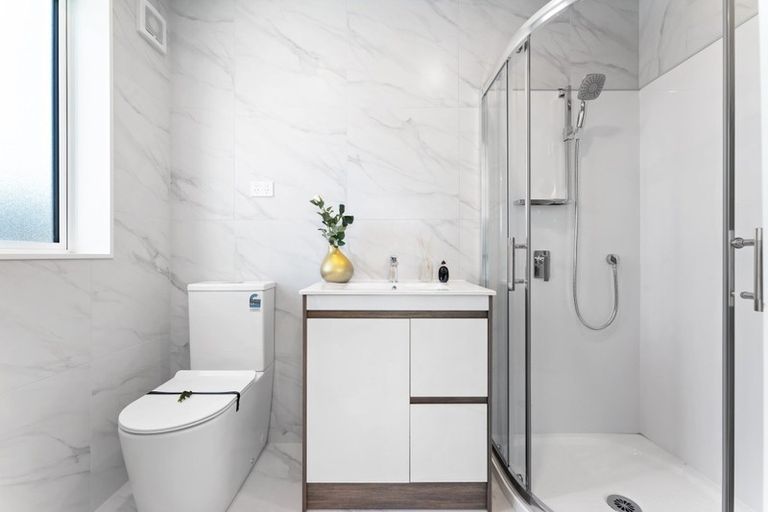 Photo of property in 1/4118b Great North Road, Glen Eden, Auckland, 0602