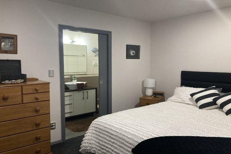 Photo of property in 14 Bush View Lane, Northcote Point, Auckland, 0627