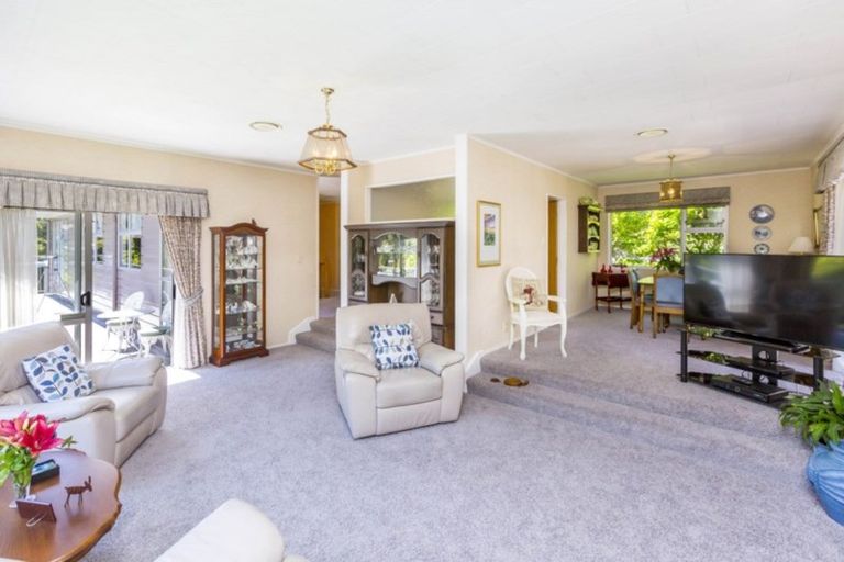 Photo of property in 72 Blue Mountains Road, Pinehaven, Upper Hutt, 5019