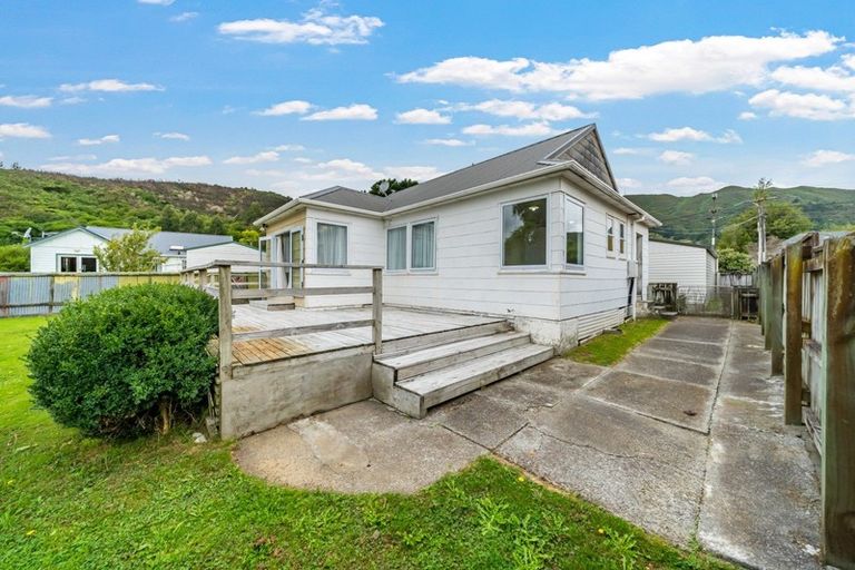 Photo of property in 4 Collett Street, Naenae, Lower Hutt, 5011