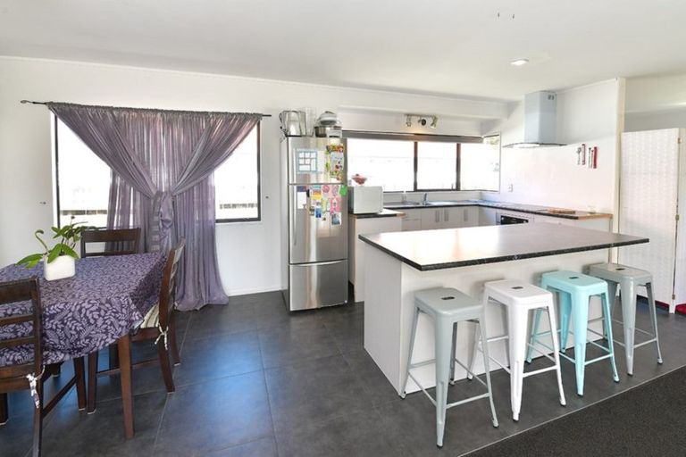 Photo of property in 2/117 Parkhurst Road, Parakai, 0830