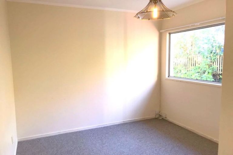 Photo of property in 1 Calman Place, Chatswood, Auckland, 0626